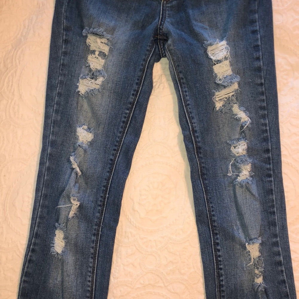 Bullhead Ripped Jeans - Picture 3 of 3